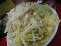 「小豚（生卵・野菜マシマシ・ニンニク・アブラ）」@ラーメン二郎 桜台駅前店の写真