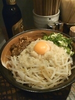 「ガツンと男のまぜそば（限定）+ビール（小瓶）」@らーめん 瞠 恵比寿店の写真