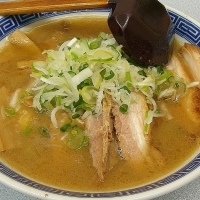 「チャーシュー麺（普通）800円+替え玉（バリカタ）￥100」@焼きあご豚骨らーめん 豚骨にし田の写真