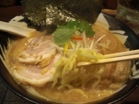 「特選札幌赤味噌らーめん（濃厚豚骨）930円」@北海豚骨麺屋 銀鈴の写真