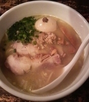「白鶏らーめん+味玉」@鶏の穴の写真