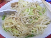 「汁なし小600円（ヤサイ・ニンニク・カラメ）+生卵50円」@ラーメン二郎 環七一之江店の写真