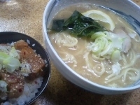 「塩ラーメン+本日のまかない丼（ミニ角煮丼） 780円+200円」@大勝軒 柏店の写真