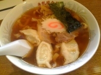 「餃子ラーメン（極太麺）950円」@牛乳屋食堂 新横浜ラーメン博物館店の写真