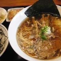 「中華そば（カタメ）+とりマヨ丼」@麺や食堂 本店の写真