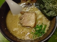 「とんこつ正油ラーメン （バリカタ、こってり）&替玉1（ハリガネ）」@麺屋 伸 本庄店の写真