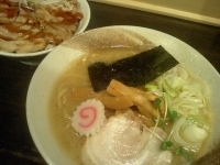 「中華そば+炙りチャーシュー丼（700円+300円）」@常勝軒の写真