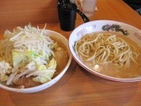 「小つけブタ 1000円 （あつもり、野菜、にんにく） + 気まぐ」@ラーメン二郎 八王子野猿街道店2の写真