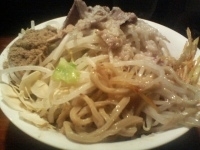 「ぶっかけ（野菜・脂多め・にんにくチップ）+魚粉+辛ネギ（クーポン」@ラーメンむねやの写真