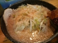 「ねぎらぁーめん（しょうゆ） （背脂3）」@チャッチャ系らーめん もん吉 伊勢崎支店の写真