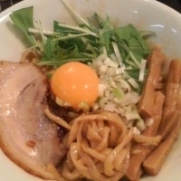 「比内地鶏の油そば 卵黄付き」@音麺酒家 楽々の写真