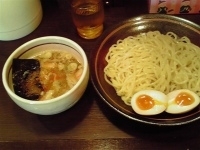 「つけ麺（中盛） 780円+半熟味玉 100円」@らー麺 夢あかりの写真