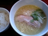 「らーめん（塩）（700円）+ごはん（100円）」@めんやももの写真