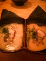 「2色らーめん」@大阪発にんにくとんこつらーめん 元気堂の写真