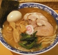 「得らーめん中盛」@らーめん文蔵の写真