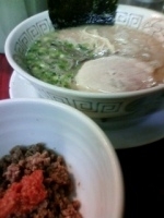 「ラーメン（バリカタ）+替え玉（ハリガネ）×3+辛そぼろ」@博多長浜らーめん 楓神の写真