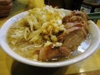 「小豚（野菜・ニンニク・カラメ）」@ラーメン二郎 荻窪店の写真