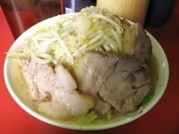 「豚入りラーメン ヤサイニンニクアブラ うずら入り」@ラーメン二郎 大宮店の写真