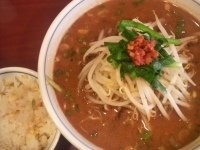 「世界一番担々麺と五目炒飯￥840（昼価格）」@麺覇王の写真