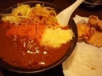 「こいこくカレーらーめん（激辛）+大盛+ロースかつ+唐揚げセット+」@麺屋 ここいち 新宿小滝橋通り店の写真