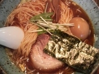 「醤油ラーメン￥700+味付玉子（クーポン）」@らーめん嗟哉の写真