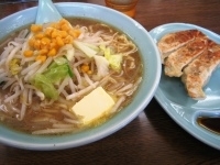 「塩バタラーメン 太麺 大盛+半ぎょうざ 700円+280円」@ジャンボ餃子 天神の写真