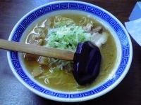 「豚骨にし田（バリカタ）+替え玉（バリカタ）×2」@焼きあご豚骨らーめん 豚骨にし田の写真