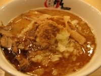 「北の黒豚骨らーめん」@まる竹本舗の写真