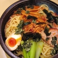 「まぜそば 790円 大盛（無料）」@オリきんの写真