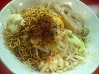 「特製まぜそば（全マシ?）950円」@ジャンクガレッジ 東大宮店の写真