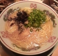「博多とんこつラーメン（濃いめ・ハリガネ）+替え玉（粉落とし）」@陣屋の写真