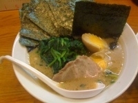 「のりたまラーメン+ほうれん草（950円）」@じれっ亭 あざみ野店の写真