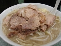 「豚入りダブルらーめん（野菜少なめ、ニンニク多め）」@ラーメン二郎 新宿小滝橋通り店の写真