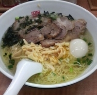 「塩らー麺+炙りチャーシュー+味玉」@塩や めん乃介の写真