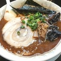 「うまかもん醤油とんこつ（麺固め） + 黒油 ￥730」@らーめん 大門の写真