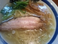 「白ラーメン（太麺）+チャーシュー丼（650円+300円）」@野田醤油らーめん 麺屋あじくま 初石店の写真