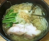 「塩らーめん（690円）+中盛り（60円）」@旬麺しろ八の写真