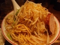 「偽郎らーめん（野菜多め、大盛）+半ライス+生ビール」@ポークヌードル内藤の写真