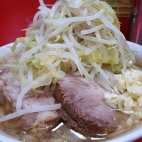 「小ラーメン（ヤサイマシ/ニンニクマシ） 650円」@ラーメン二郎 神田神保町店の写真