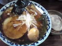 「チャーシューそば（大盛）+本日の味付け玉子+メンマ」@旅人の木の写真