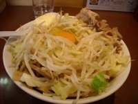 「油そば（野菜増し、背アブラ、マヨネーズ）」@UNDER GROUND RAMENの写真