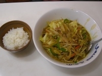「カレーそば【スープのない野菜麺】小ライス付￥800」@ラーメンハウス ふらの 藤阿久店の写真