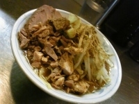 「らーめん+細切れ豚+魚粉」@ラーメン大 下高井戸店の写真