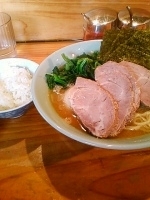 「チャシューメン中盛 玉子 半ライス」@横浜ラーメン 武蔵家 大井町店の写真