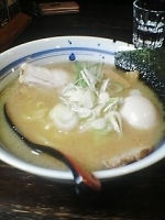 「らーめん（醤油）+味玉」@麺処まるわの写真