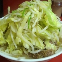 「小豚（ヤサイマシマシ/ニンニクマシ） 750円」@ラーメン二郎 ひばりヶ丘駅前店の写真