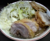 「小ぶたダブル 粉チーズ ヤサイ ニンニク」@ラーメン二郎 横浜関内店の写真