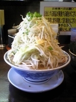 「ラーメン 野菜マシ アブラマシ  中盛り バカ豚」@ラーメン無限大 津田沼店の写真