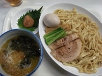 「しおつけめん（太麺）+はーふのせ（チャーシュー2枚・あじたま・梅」@塩ラーメン・つけめんのお店 はないちの写真