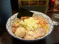 「燻玉油そば（大盛り375g）」@兎に角 松戸店の写真